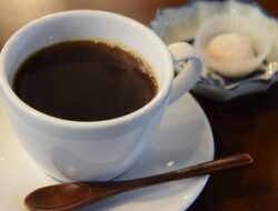 Apa Efek Samping Minum Kopi Pahit Setiap Hari?