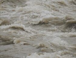 Banjir Rendam 5 Kecamatan hingga Longsor di Padangsidimpun