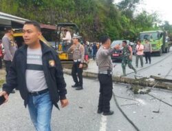 Jalan Lintas Tarutung-Sipirok Putus Akibat Gempa Tapanuli Utara