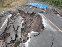 Tertutup Longsor, Jalan Lintas Tarutung-Tapanuli Utara Lumpuh