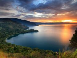 Sejarah Danau Toba Menurut Legenda dan Ilmu Geologi