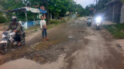 Jalan Menuju Kantor Camat Gunung Malela Kupak-Kapik