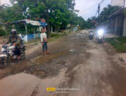 Jalan Menuju Kantor Camat Gunung Malela Kupak-Kapik
